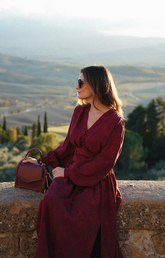 Sukienka żakardowa midi z wiskozy Celestino Bordeaux 