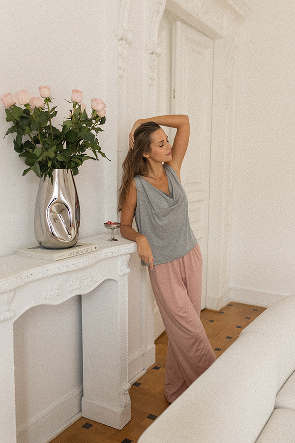 Damskie spodnie z zakładkami z modalu Yasmine Rose Classicque