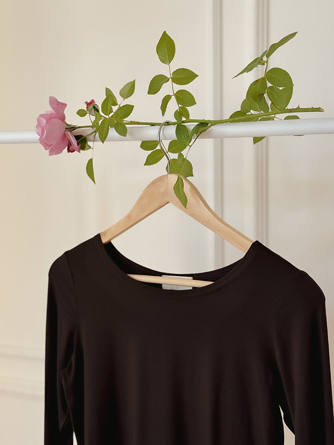 Damski longsleeve z modalu Monique Chocolate