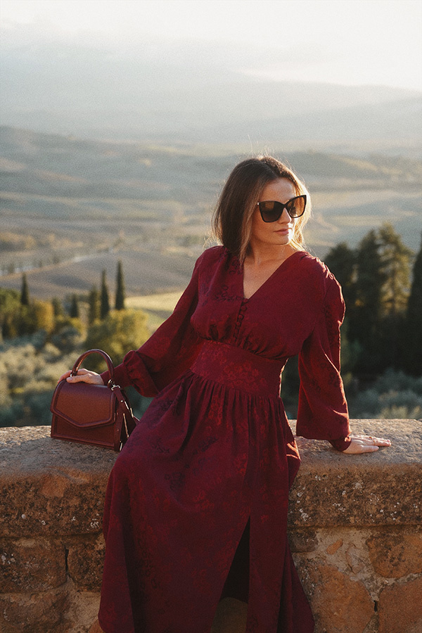 Sukienka żakardowa midi z wiskozy Celestino Bordeaux 