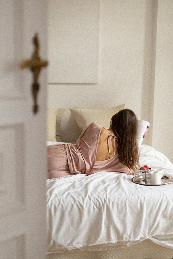 Bluzka z odkrytymi plecami i długim rękawem Iliana Rose