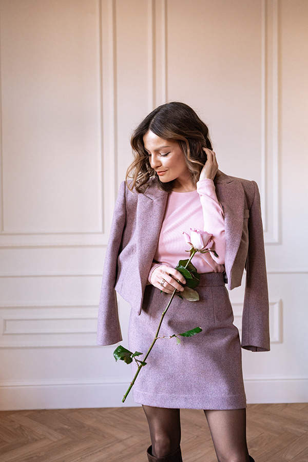 Krótka damska marynarka wełniana Verona Poudre 