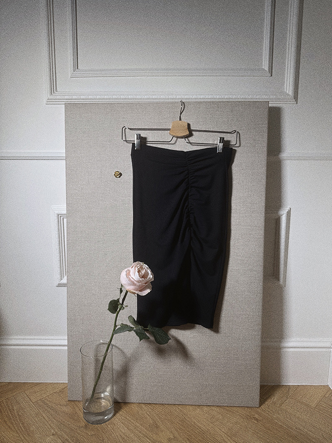 Marszczona spódnica z modalu Angelina Mini Noire