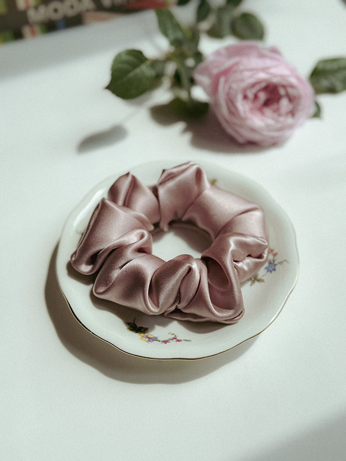 Jedwabna gumka do włosów Alice Rose Poudré