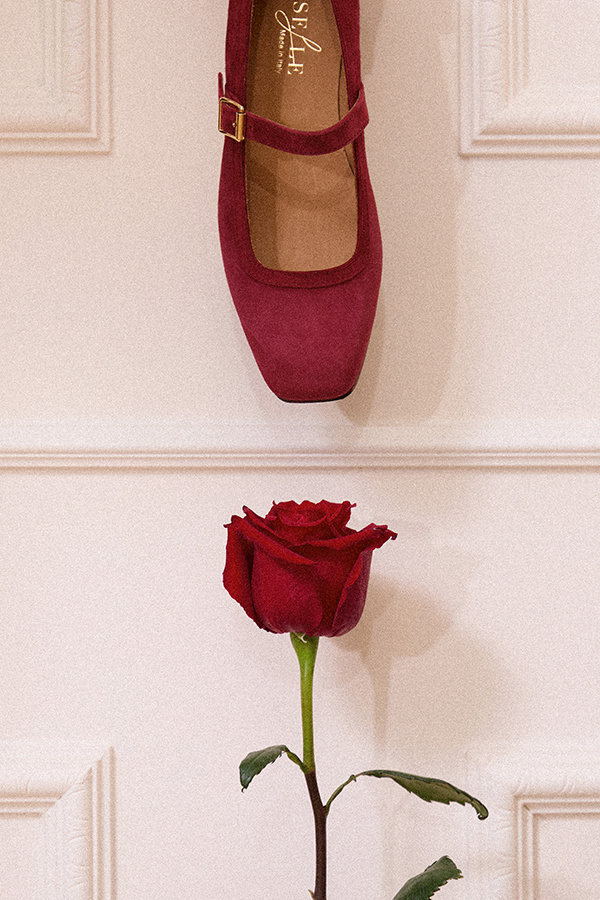 Zamszowe baleriny z paskiem Montecatini Vino