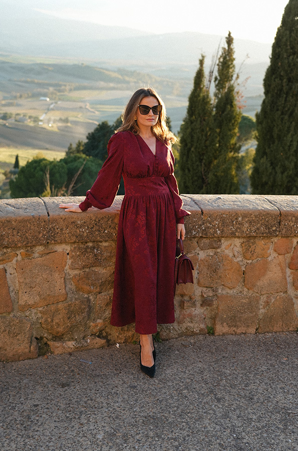 Sukienka żakardowa midi z wiskozy Celestino Bordeaux 